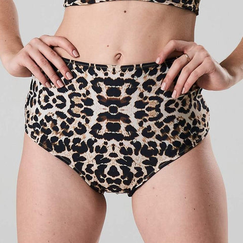 high waist bikini paaldans shorts Leopard and black voor poledance in twee kleuren dual wearable door Shark polewear via www.flexmonkey.nl voorkant 