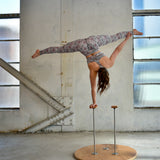 Yogaleggings classic jaguar poleclothing flexmonkey polewear met demi brama in splits on handstand canes